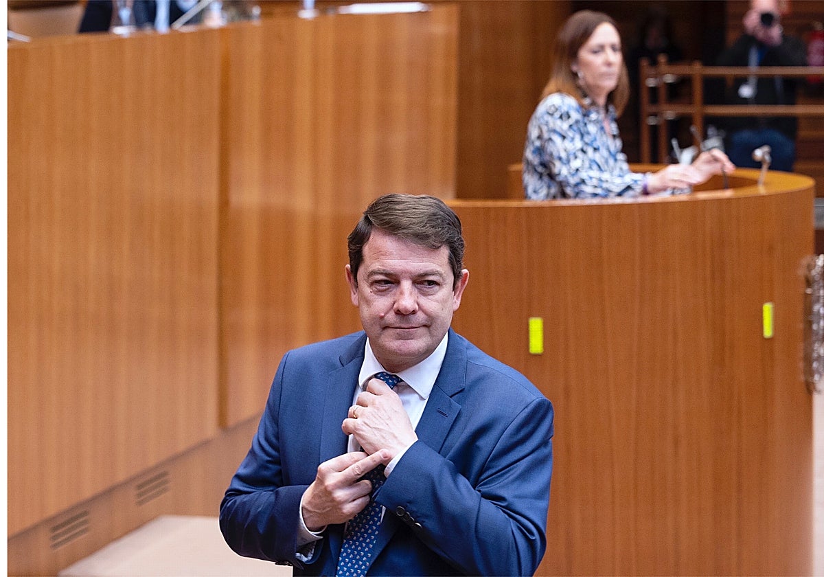 El presidente de la Junta a su salida del pleno de las Cortes de Castilla y León