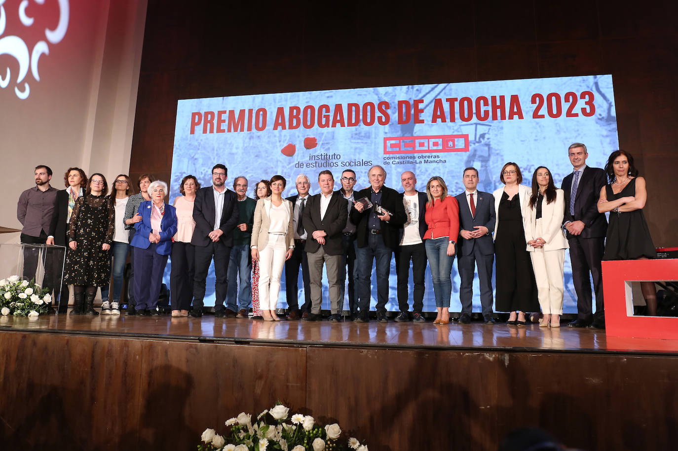 Joan Manuel Serrat recibe con emoción el Premio Abogados de Atocha 2023 en Toledo, en imágenes