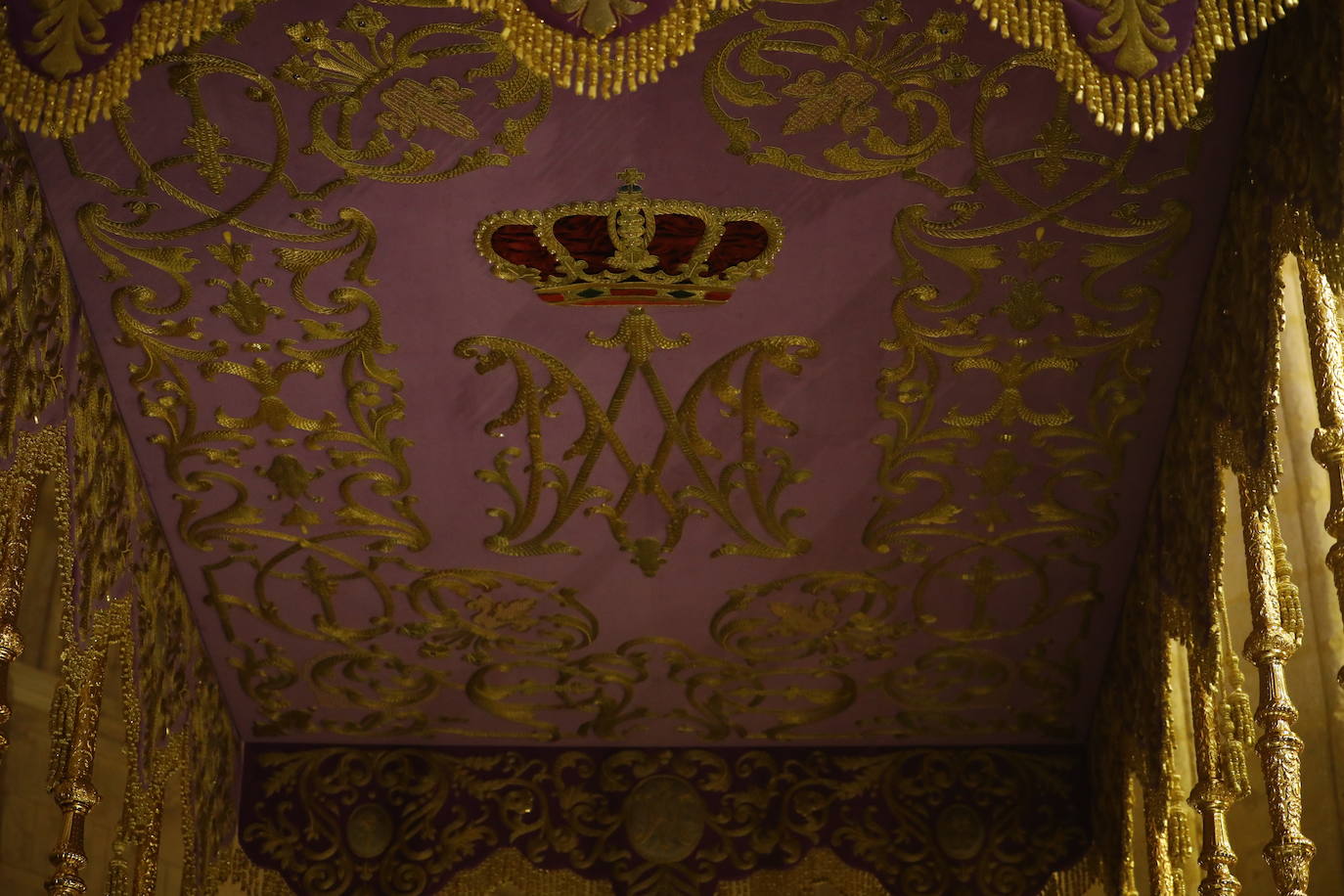 El palio de la Virgen de las Lágrimas de Córdoba tras su reforma, en imágenes