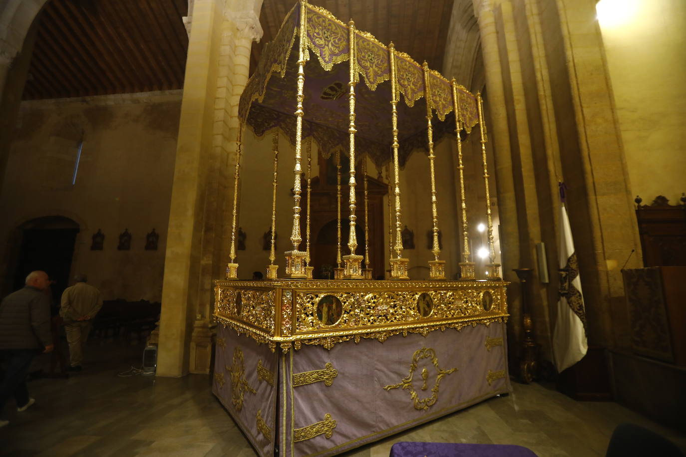 El palio de la Virgen de las Lágrimas de Córdoba tras su reforma, en imágenes