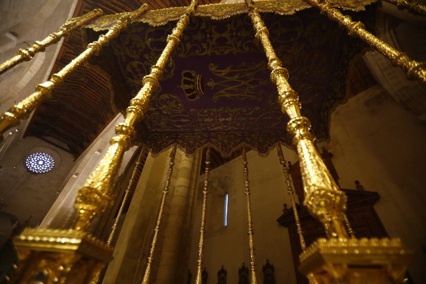 El palio de la Virgen de las Lágrimas de Córdoba tras su reforma, en imágenes