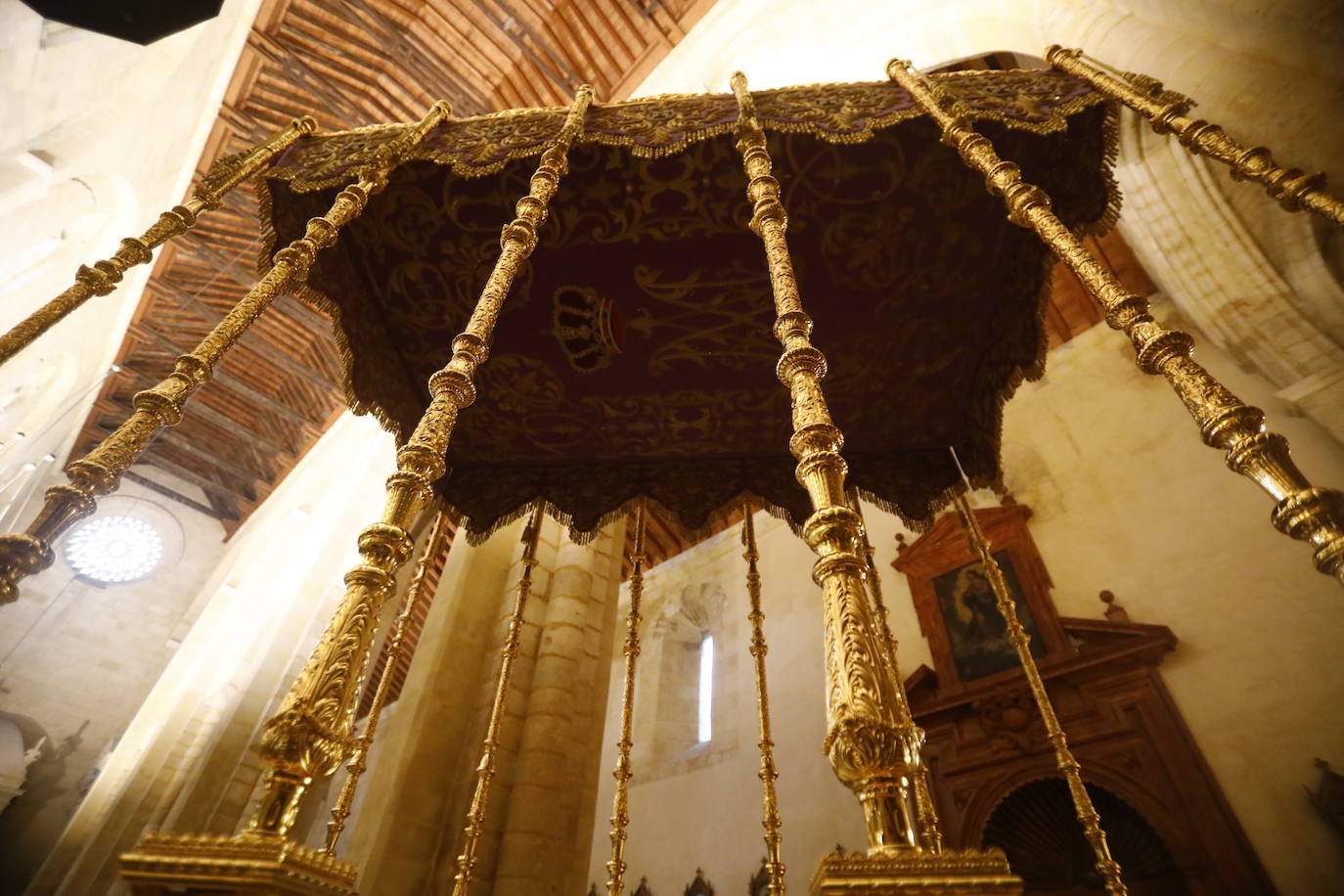 El palio de la Virgen de las Lágrimas de Córdoba tras su reforma, en imágenes