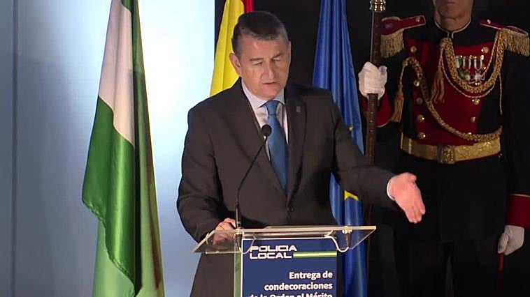 Sanz anuncia que Andalucía "tendrá la Ley de Policías Locales más moderna y avanzada de España"