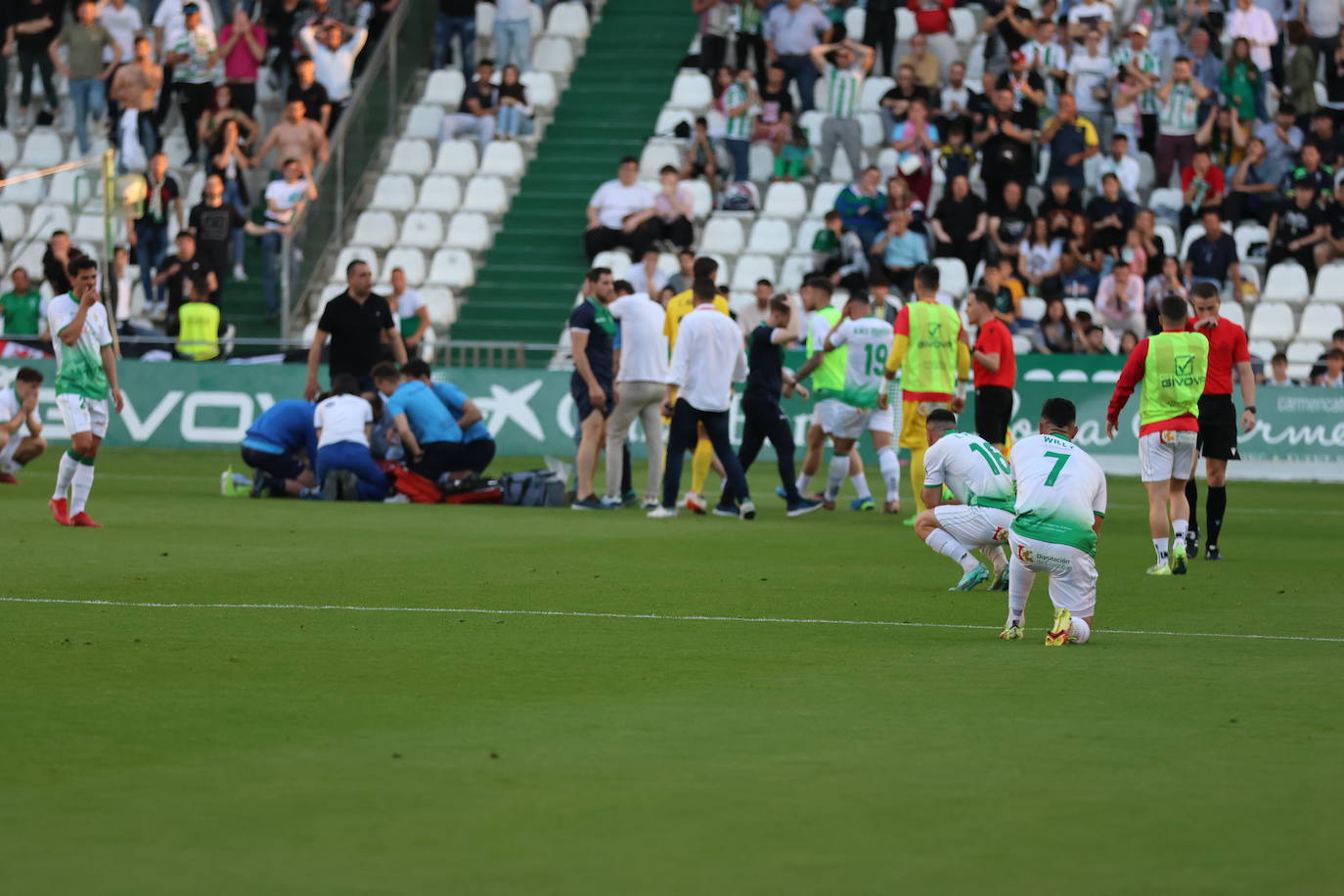 El angustioso desmayo de Gudelj en el Córdoba-Ferrol, en imágenes