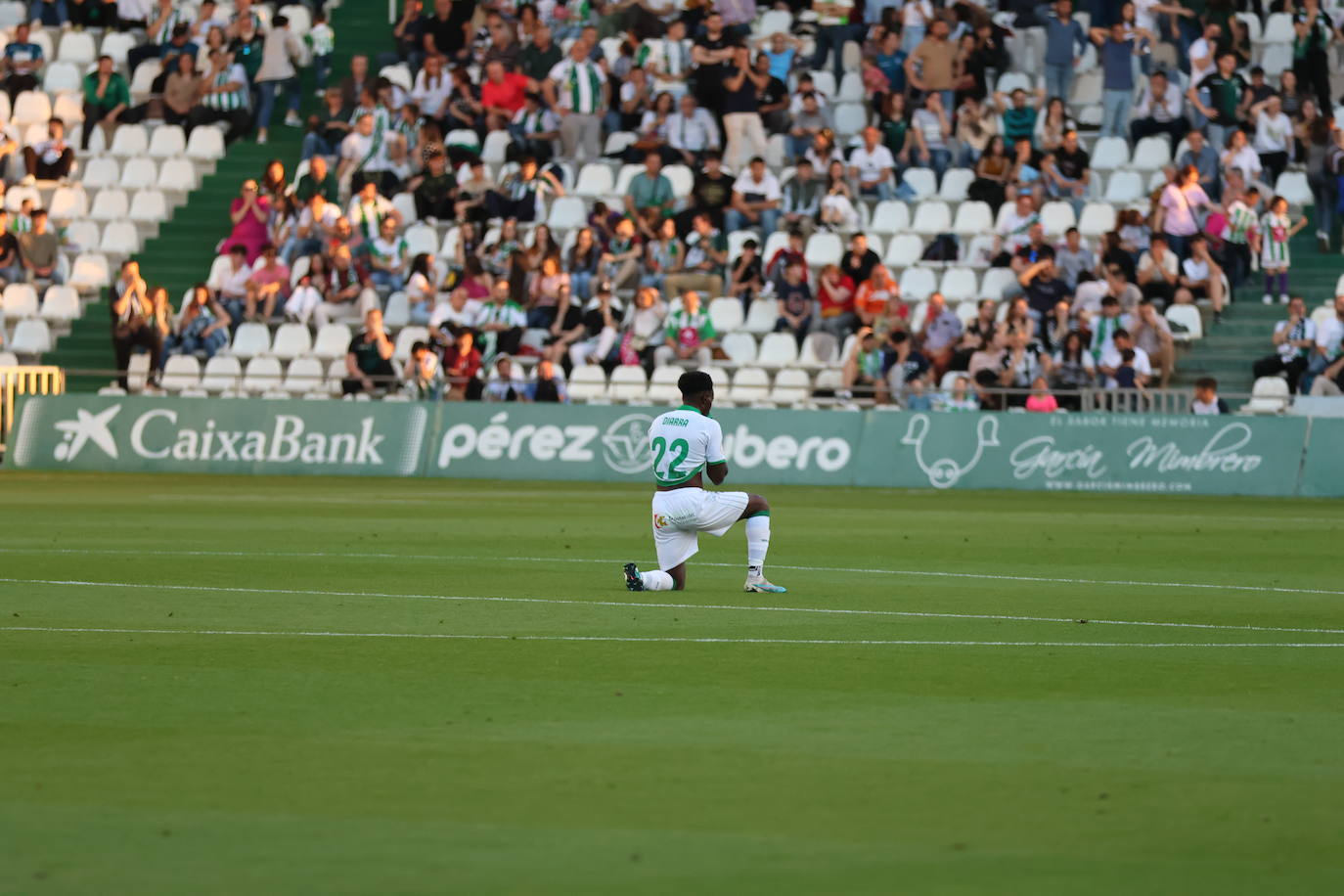 El angustioso desmayo de Gudelj en el Córdoba-Ferrol, en imágenes