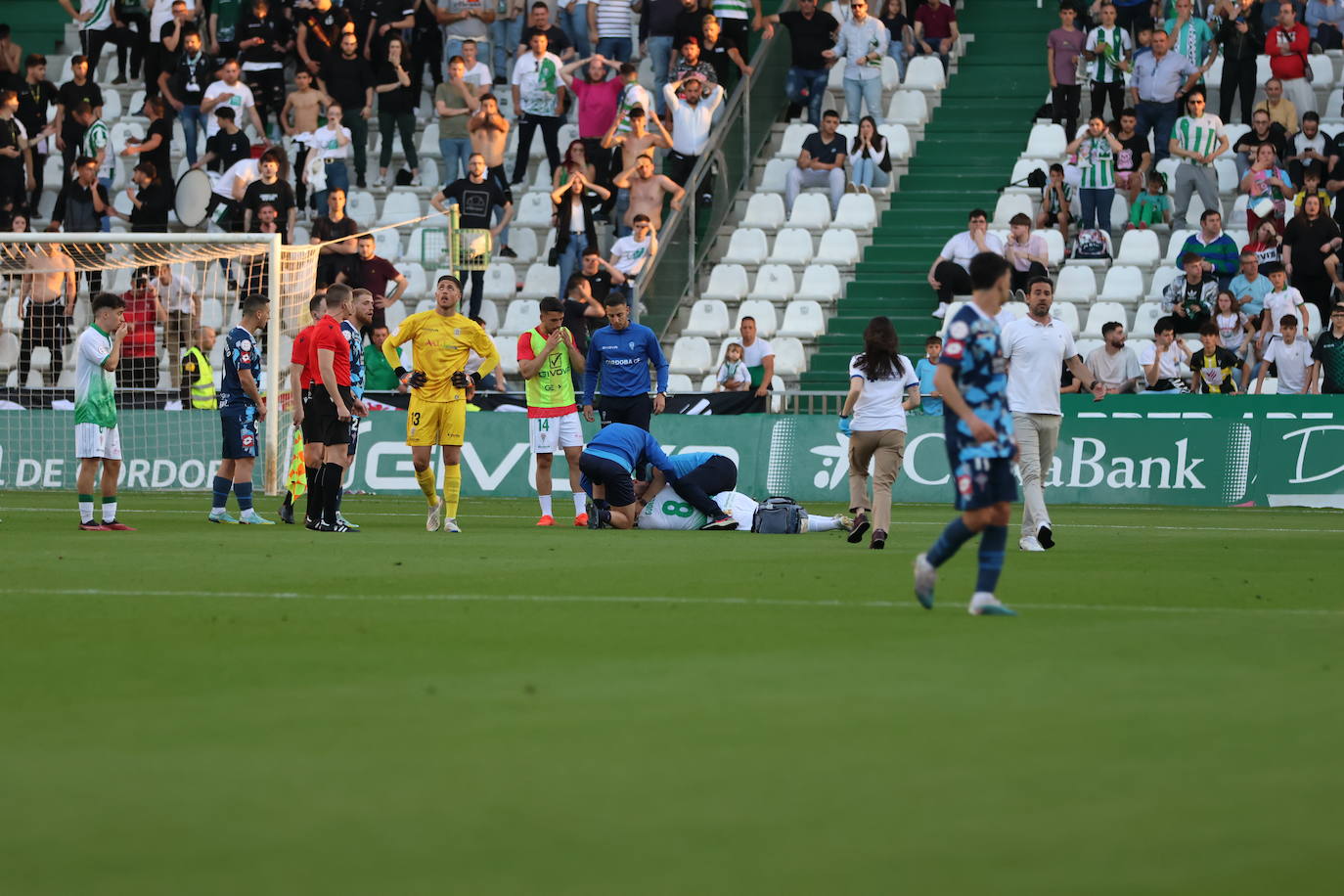 El angustioso desmayo de Gudelj en el Córdoba-Ferrol, en imágenes
