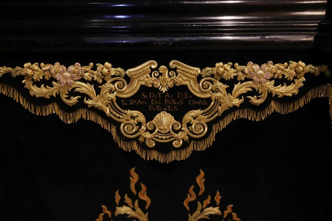 Los nuevos faldones del paso del Cristo de Ánimas de Córdoba, en imágenes