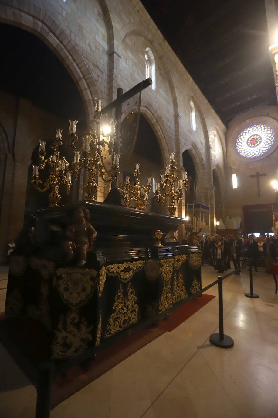 Los nuevos faldones del paso del Cristo de Ánimas de Córdoba, en imágenes