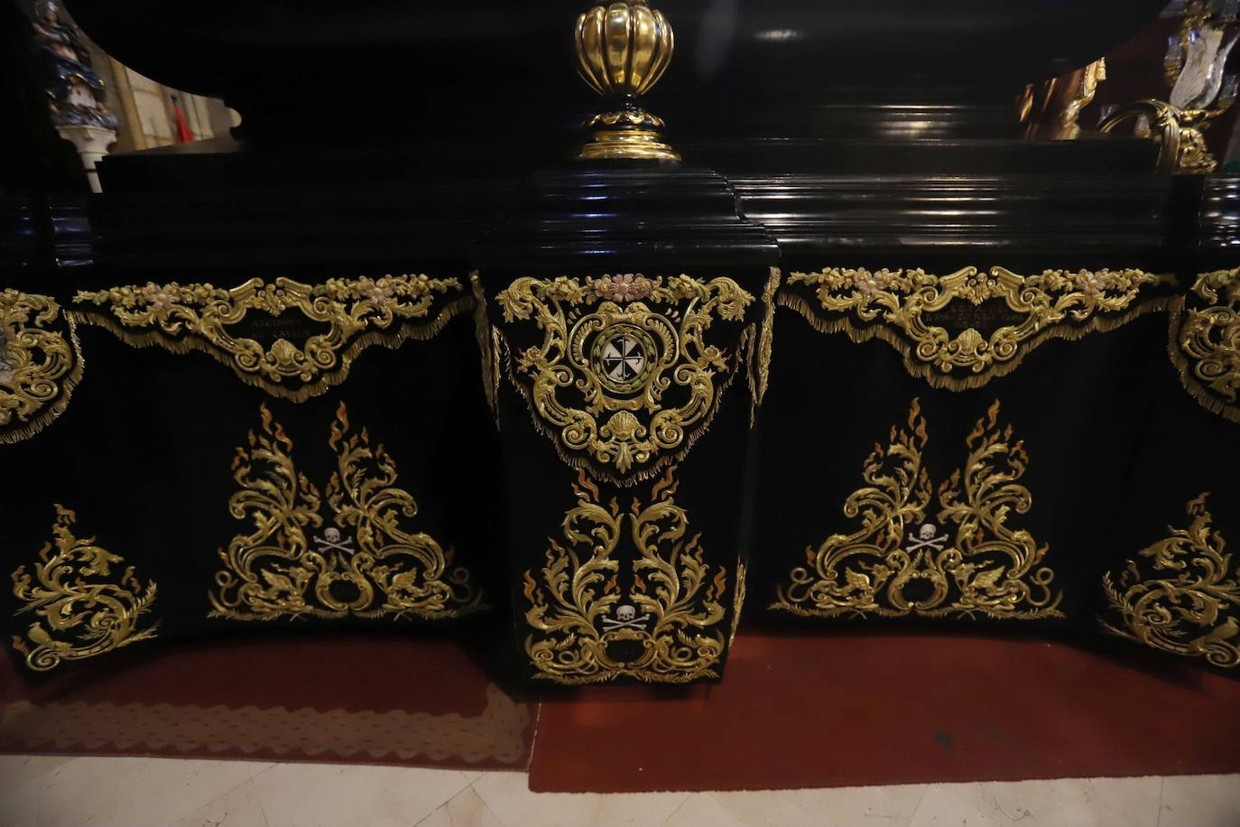 Los nuevos faldones del paso del Cristo de Ánimas de Córdoba, en imágenes