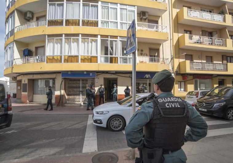 Detenidos 13 miembros de un presunto grupo criminal que introducía hachís en Cataluña en lancha