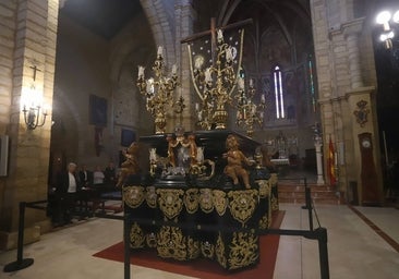 El limbo y el triunfo sobre la muerte, en los faldones del paso del Cristo de Ánimas de Córdoba