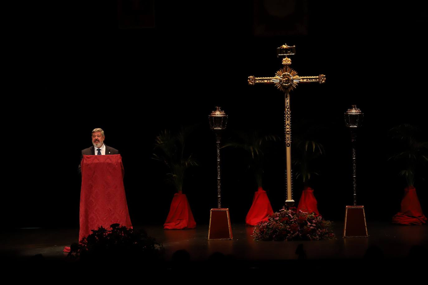 El pregón de Semana Santa de Francisco Román en el Gran Teatro de Córdoba, en imágenes