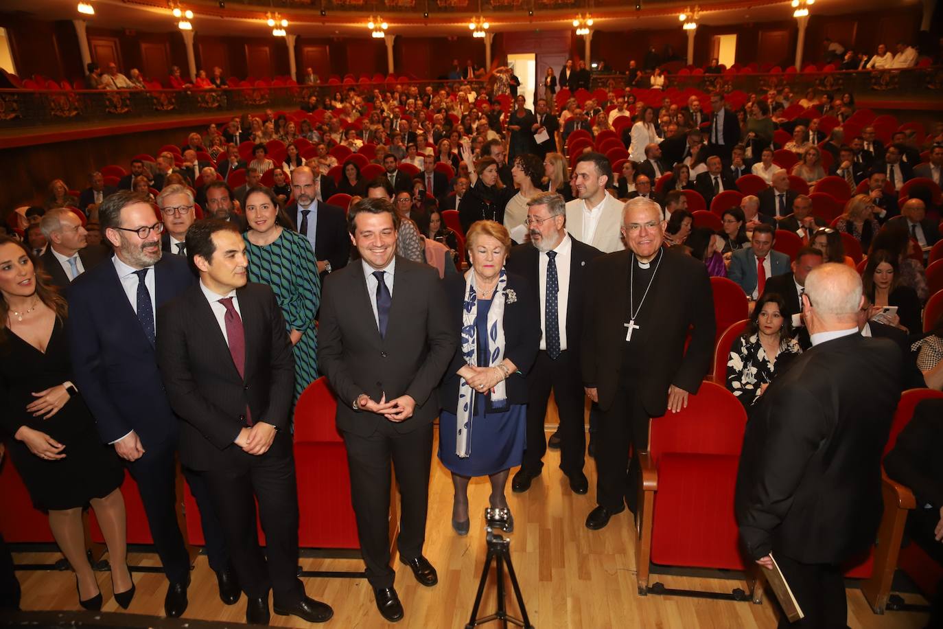 El pregón de Semana Santa de Francisco Román en el Gran Teatro de Córdoba, en imágenes
