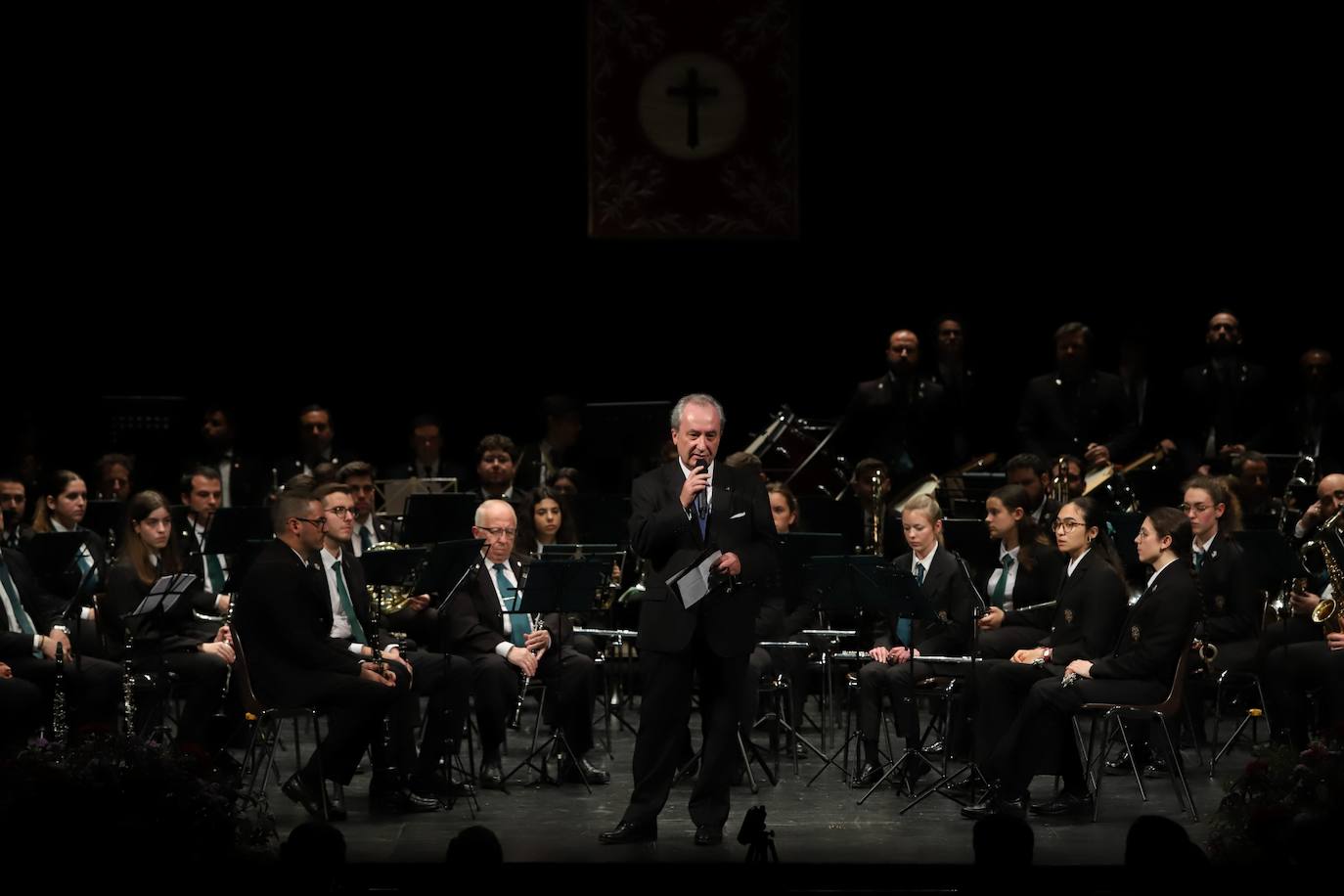 El pregón de Semana Santa de Francisco Román en el Gran Teatro de Córdoba, en imágenes