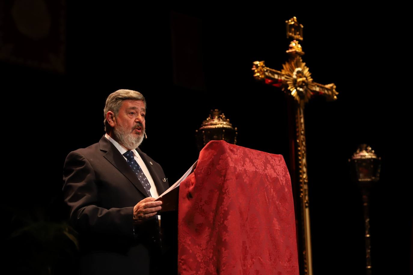 El pregón de Semana Santa de Francisco Román en el Gran Teatro de Córdoba, en imágenes