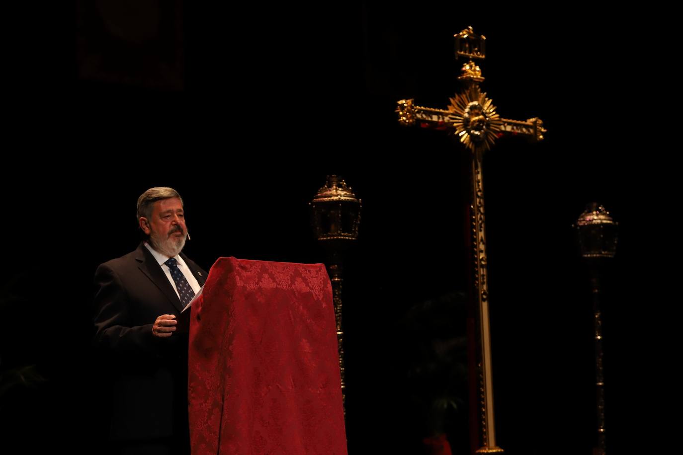 El pregón de Semana Santa de Francisco Román en el Gran Teatro de Córdoba, en imágenes