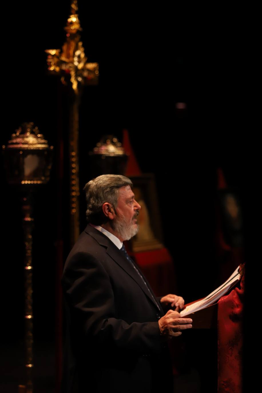 El pregón de Semana Santa de Francisco Román en el Gran Teatro de Córdoba, en imágenes