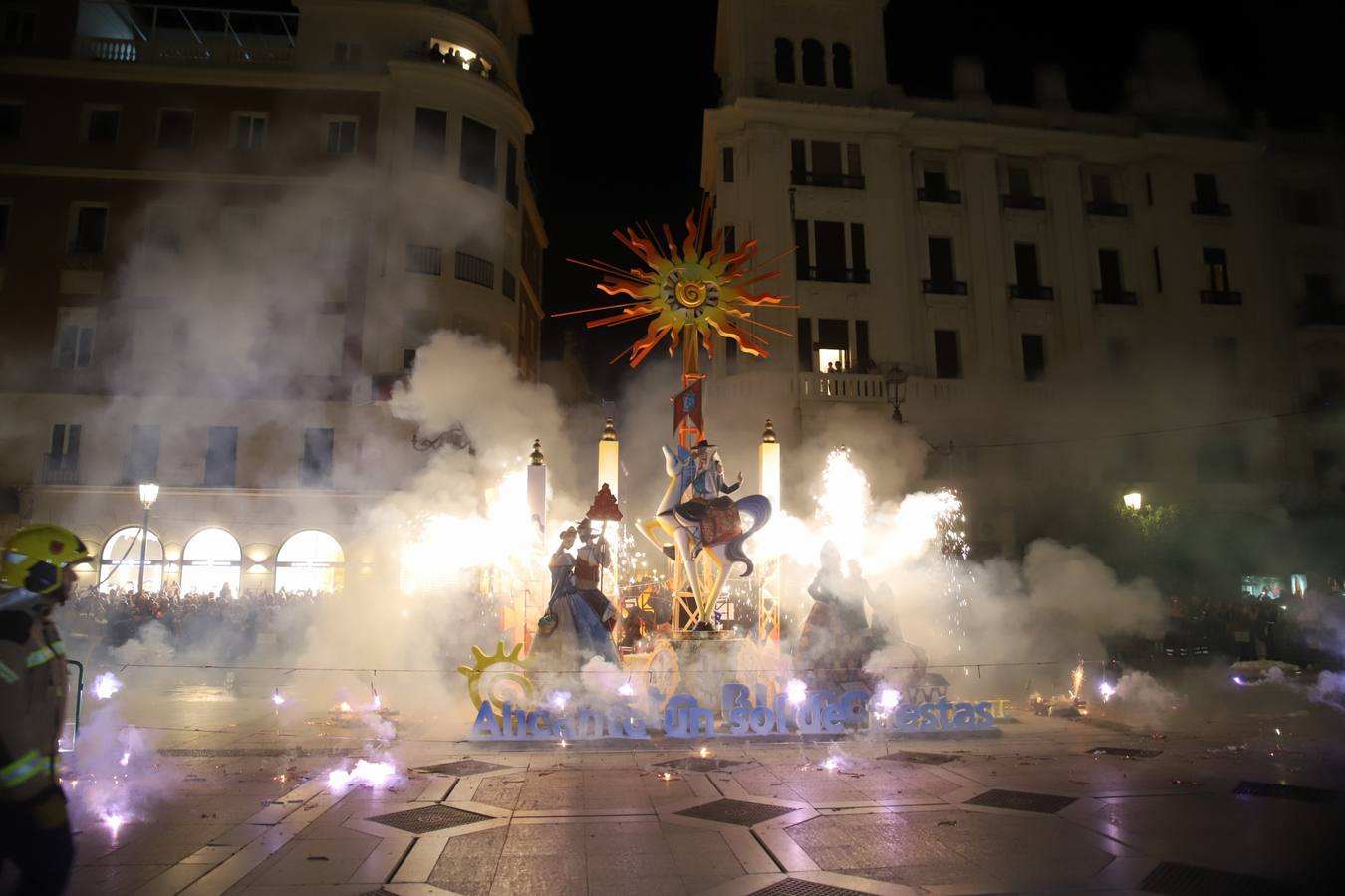 Fotos: Córdoba arde en Las Tendillas con la &#039;cremá&#039; alicantina