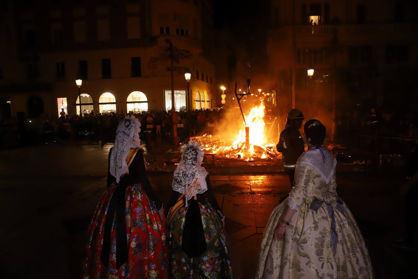 Fotos: Córdoba arde en Las Tendillas con la &#039;cremá&#039; alicantina