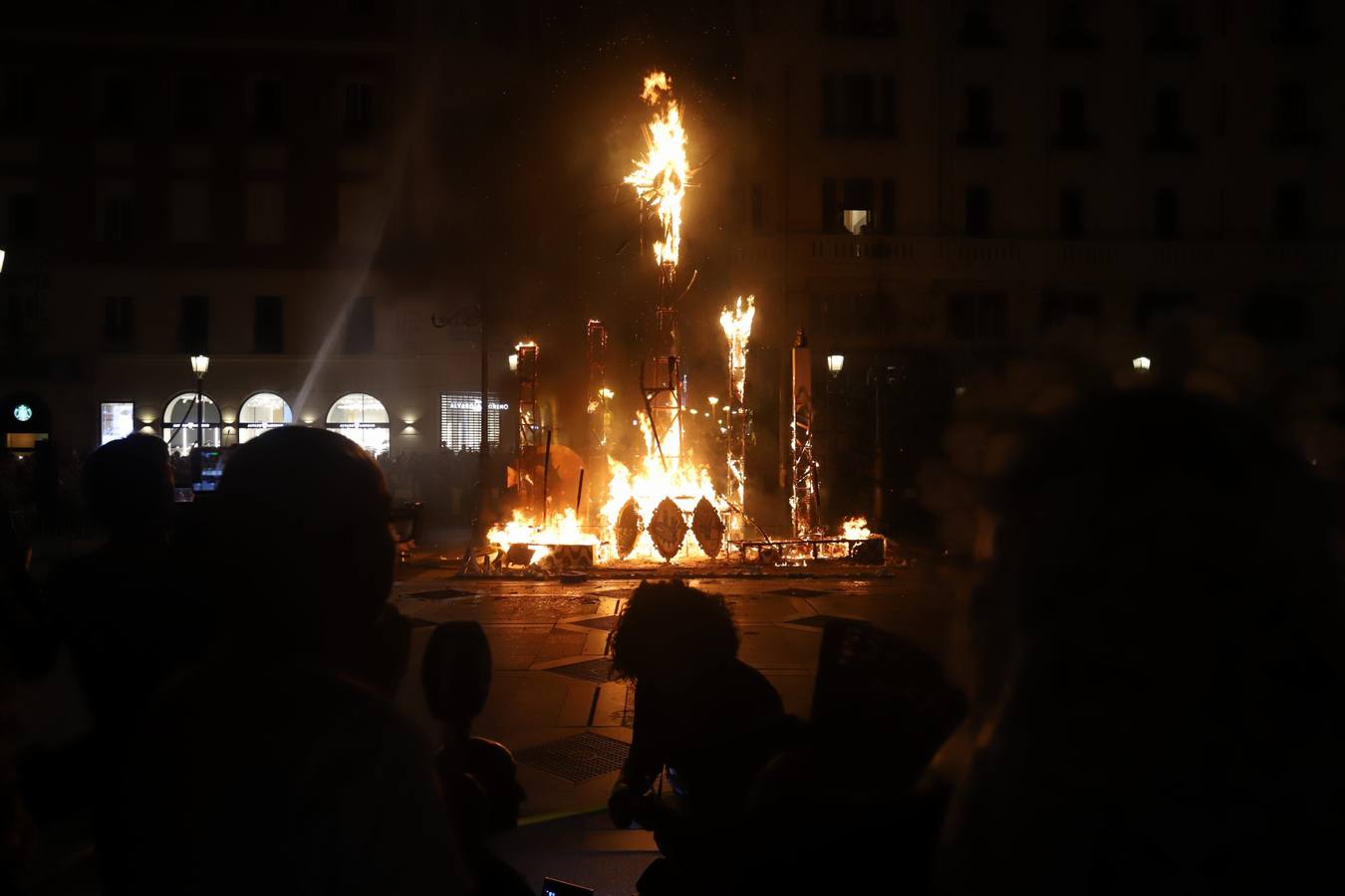 Fotos: Córdoba arde en Las Tendillas con la &#039;cremá&#039; alicantina