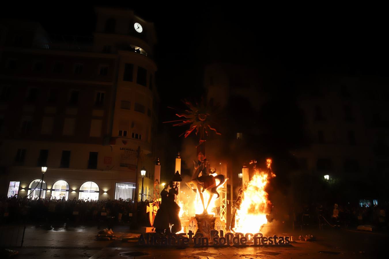 Fotos: Córdoba arde en Las Tendillas con la &#039;cremá&#039; alicantina