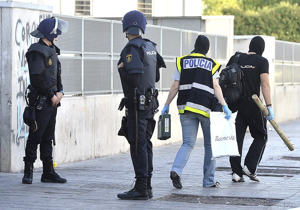 Agentes de la Policía Nacional durante una operación