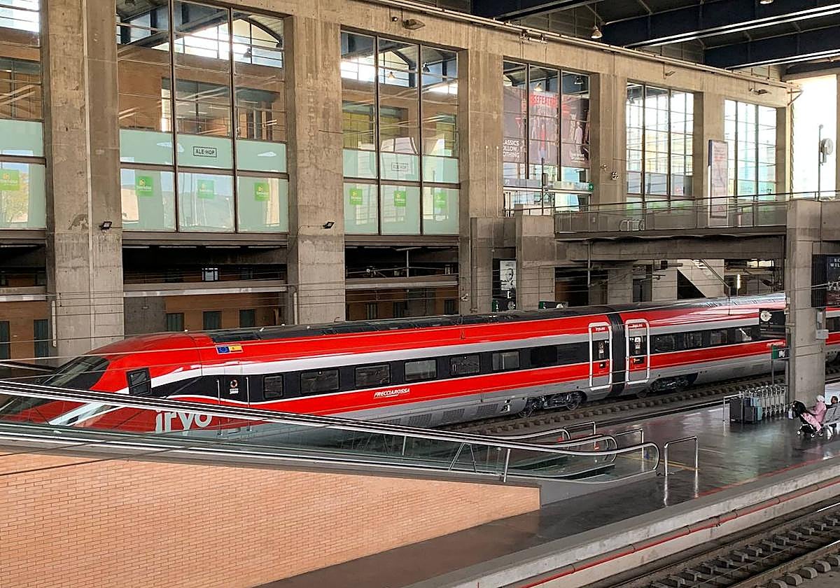 Imagen del tren de pruebas de Iryo, en la estación de Córdoba