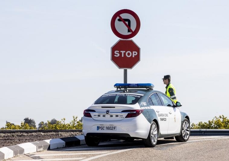 La Guardia Civil caza a un conductor que circulaba a 143 kilómetros por hora en un tramo de 50 en Oliva