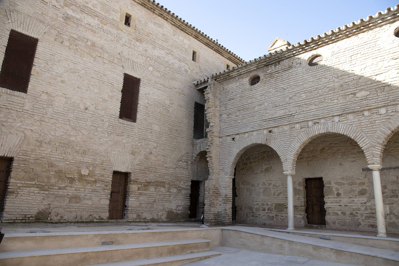 La recuperada puerta almohade del Alcázar de Córdoba, en imágenes