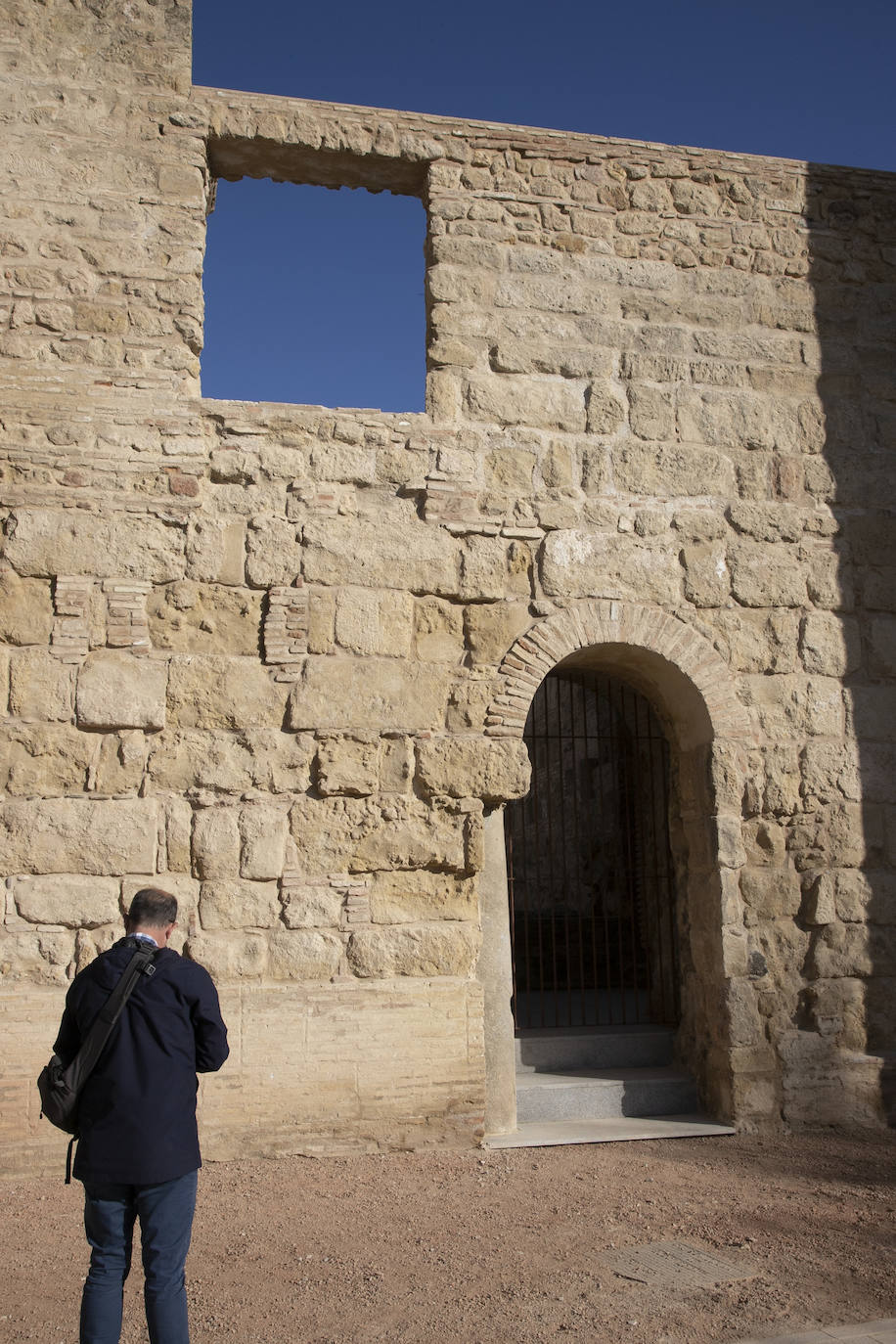 La recuperada puerta almohade del Alcázar de Córdoba, en imágenes