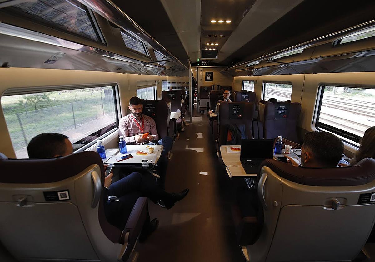 Interior de uno de los vagones del tren inaugual del corredor Sur de Iryo