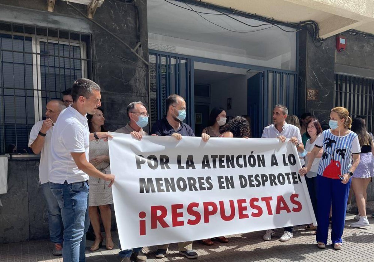 Concentración frente el Servicio de Protección de Menores en Córdoba