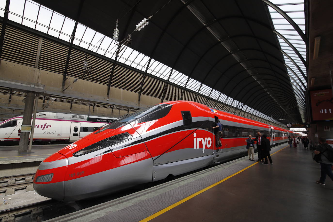 El viaje inaugural de las &#039;flechas rojas&#039; de Iryo desde Córdoba, en imágenes