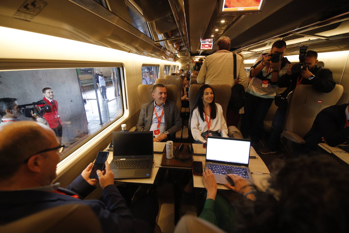 El viaje inaugural de las &#039;flechas rojas&#039; de Iryo desde Córdoba, en imágenes