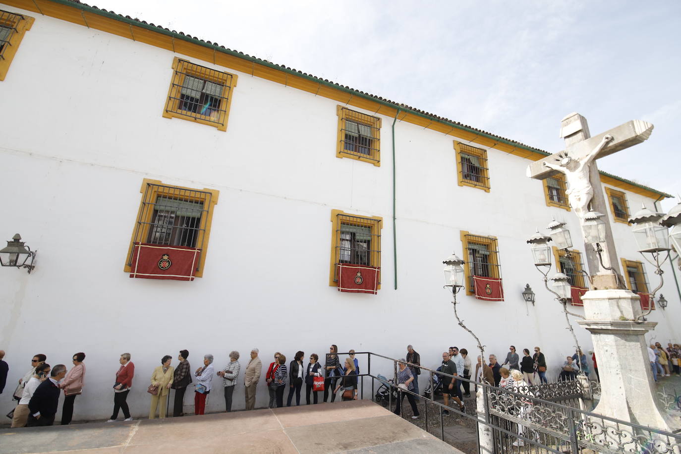 El besamanos de la Virgen de la Paz de Córdoba, en imágenes