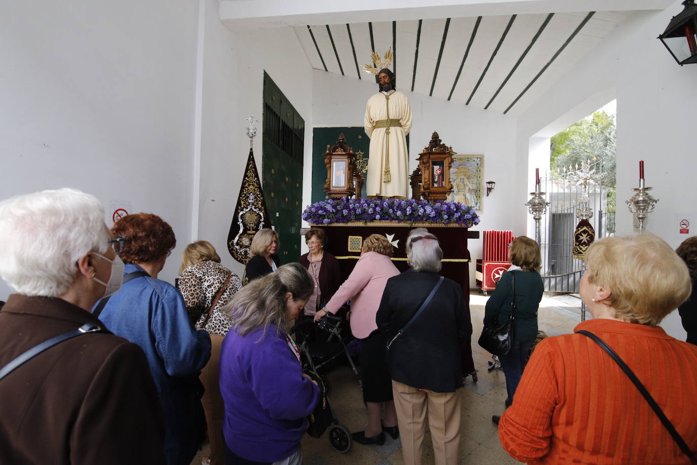 El besamanos de la Virgen de la Paz de Córdoba, en imágenes