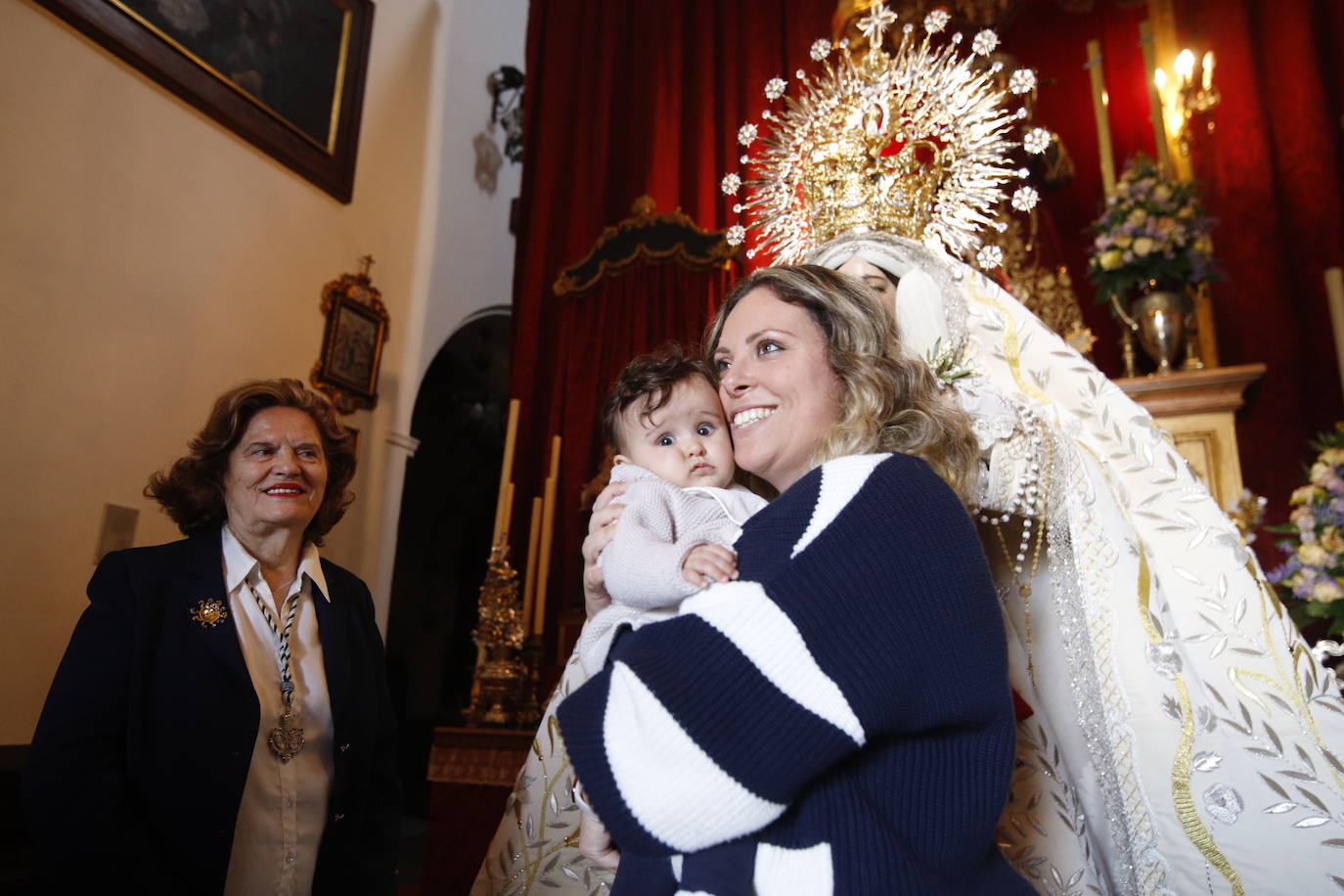 El besamanos de la Virgen de la Paz de Córdoba, en imágenes
