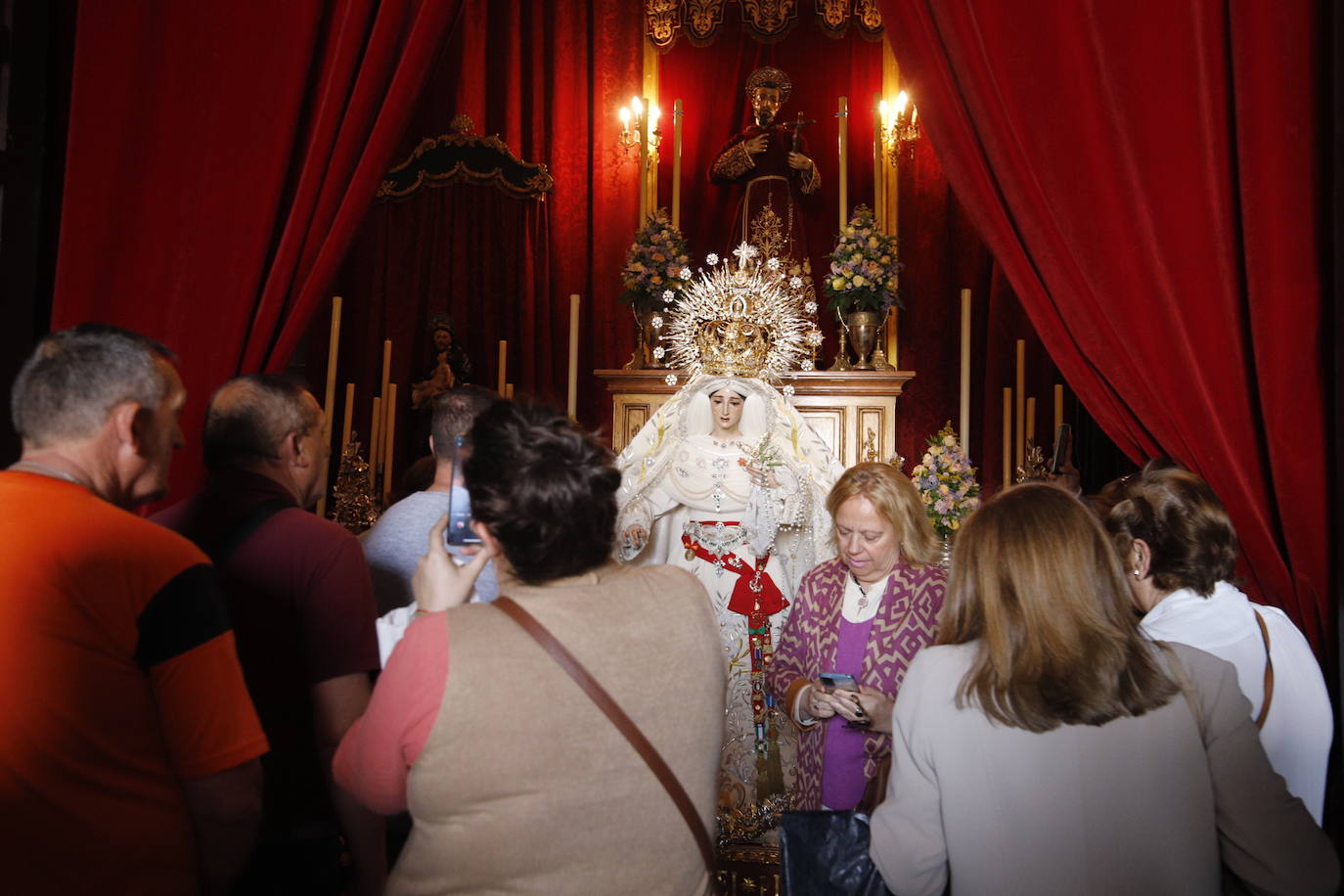 El besamanos de la Virgen de la Paz de Córdoba, en imágenes