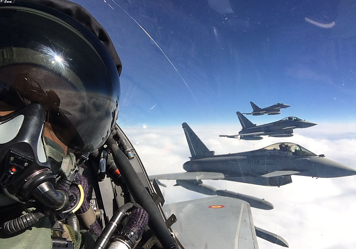 Piloto en un urofighter en foto de archivo