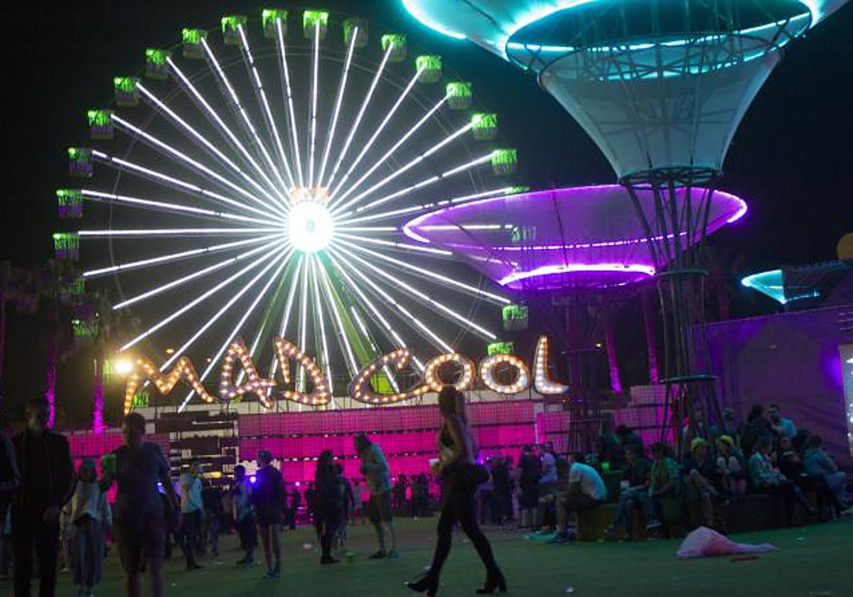 Varios asistentes al festival Mad Cool que se realiza en Madrid