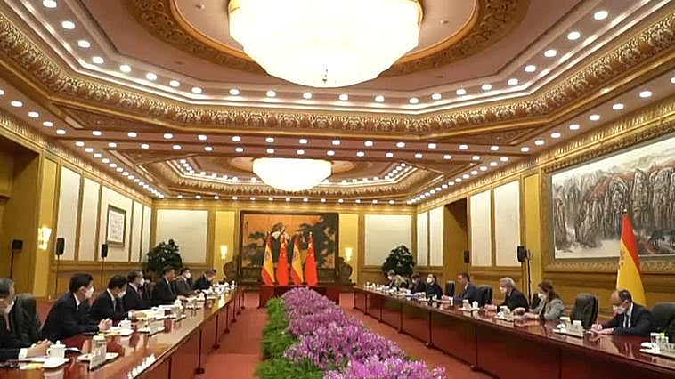 Sánchez ofrece a España como país fiable para buscar la paz y recibir inversión