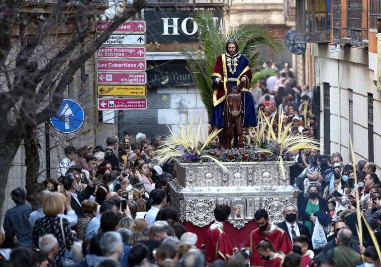 La Puerta del Reloj de la catedral acoge este domingo la bendición de las palmas y ramos