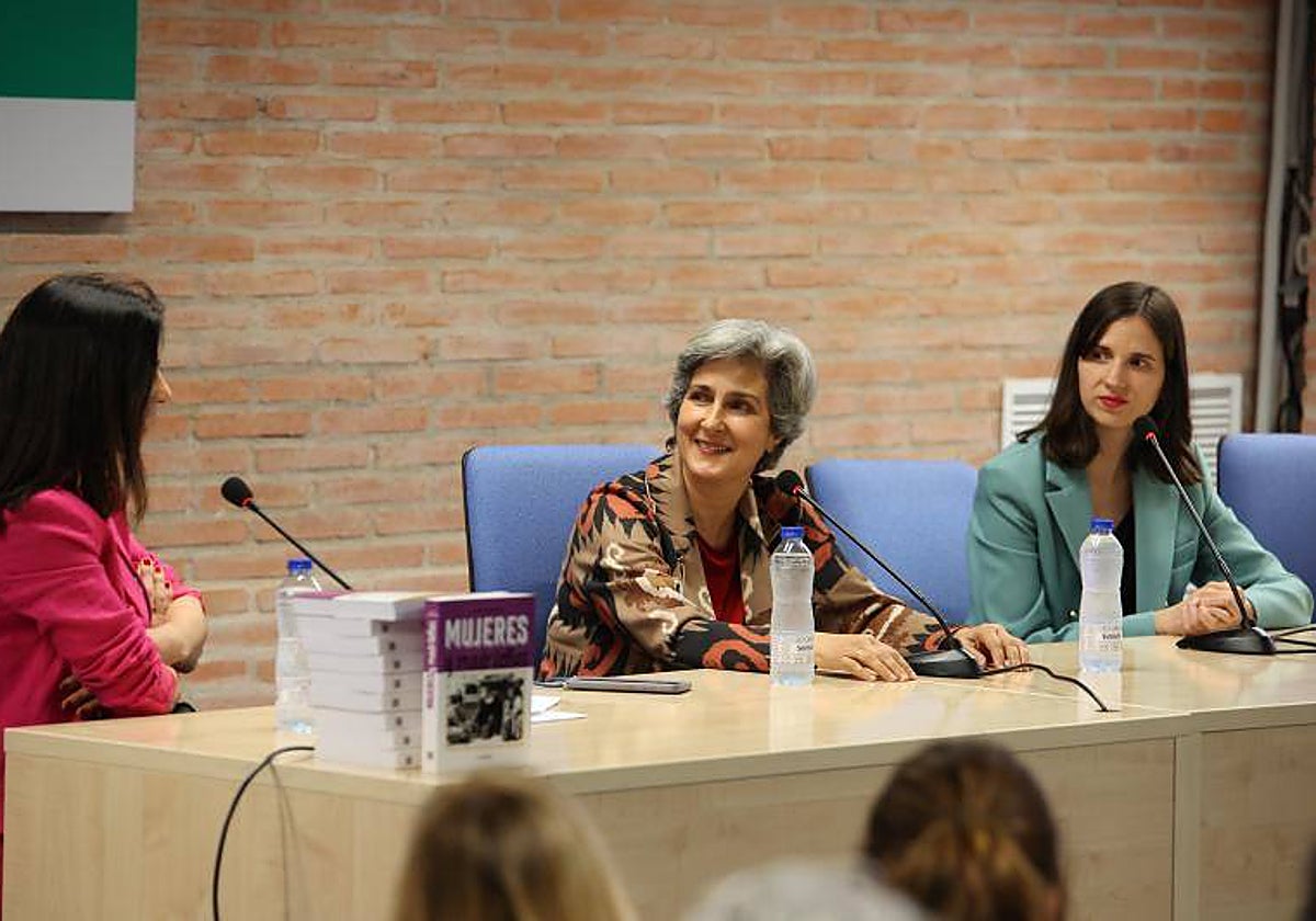 La periodista de ABC Sara Medialdea, este viernes, en la presentación de su libro