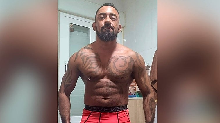 El asesino del ritual esotérico de Vallecas se graba durante el crimen con un retrato de Jesucristo: «Lo siento»