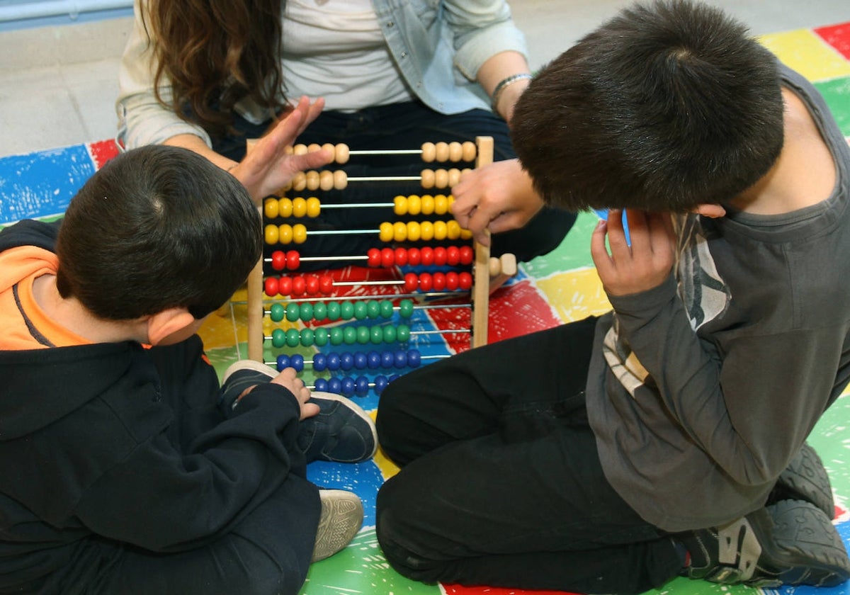 Una de las aulas de las que dispone la asociación de Palencia para atender a a los niños con este trastorno