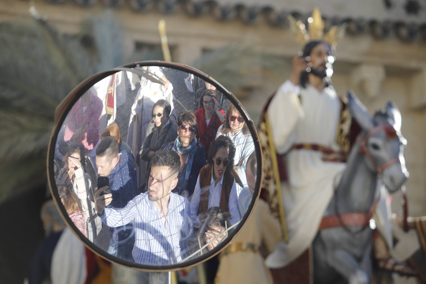 La esperada salida de la Entrada Triunfal el Domingo de Ramos de Córdoba, en imágenes