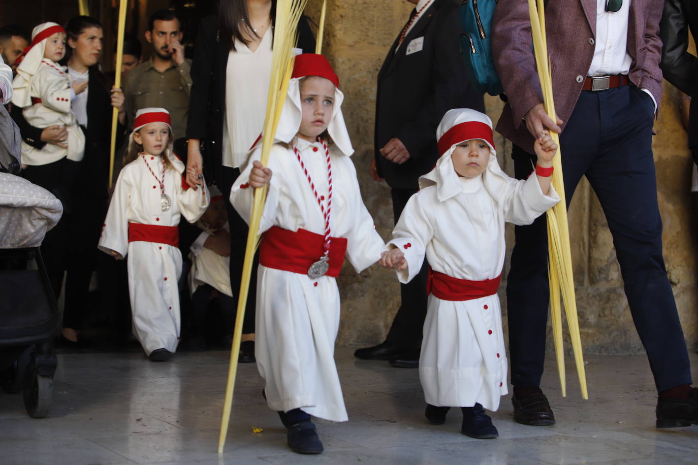 La esperada salida de la Entrada Triunfal el Domingo de Ramos de Córdoba, en imágenes