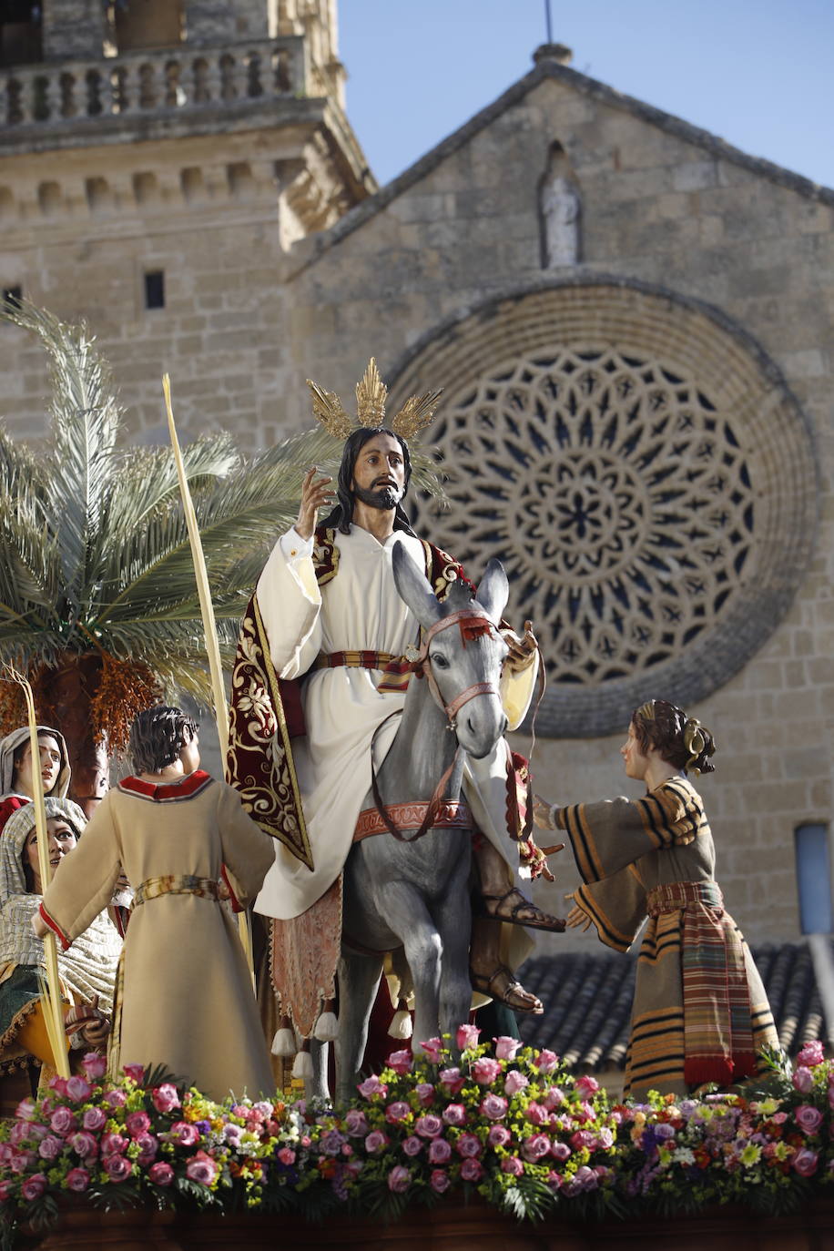 La esperada salida de la Entrada Triunfal el Domingo de Ramos de Córdoba, en imágenes