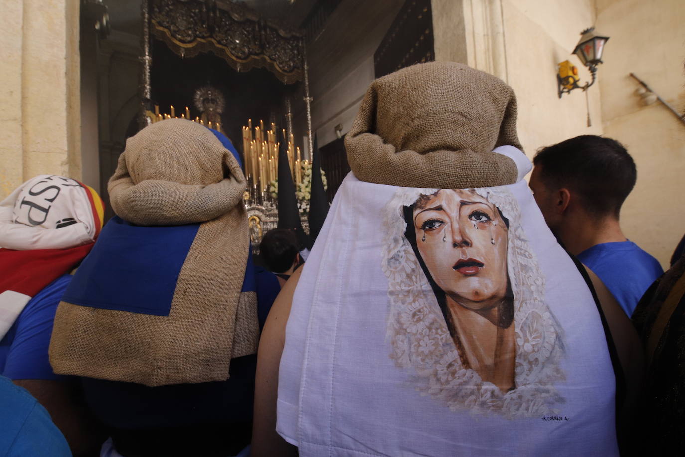 El multitudinario desfile de las Penas de Santiago de Córdoba el Domingo de Ramos, en imágenes