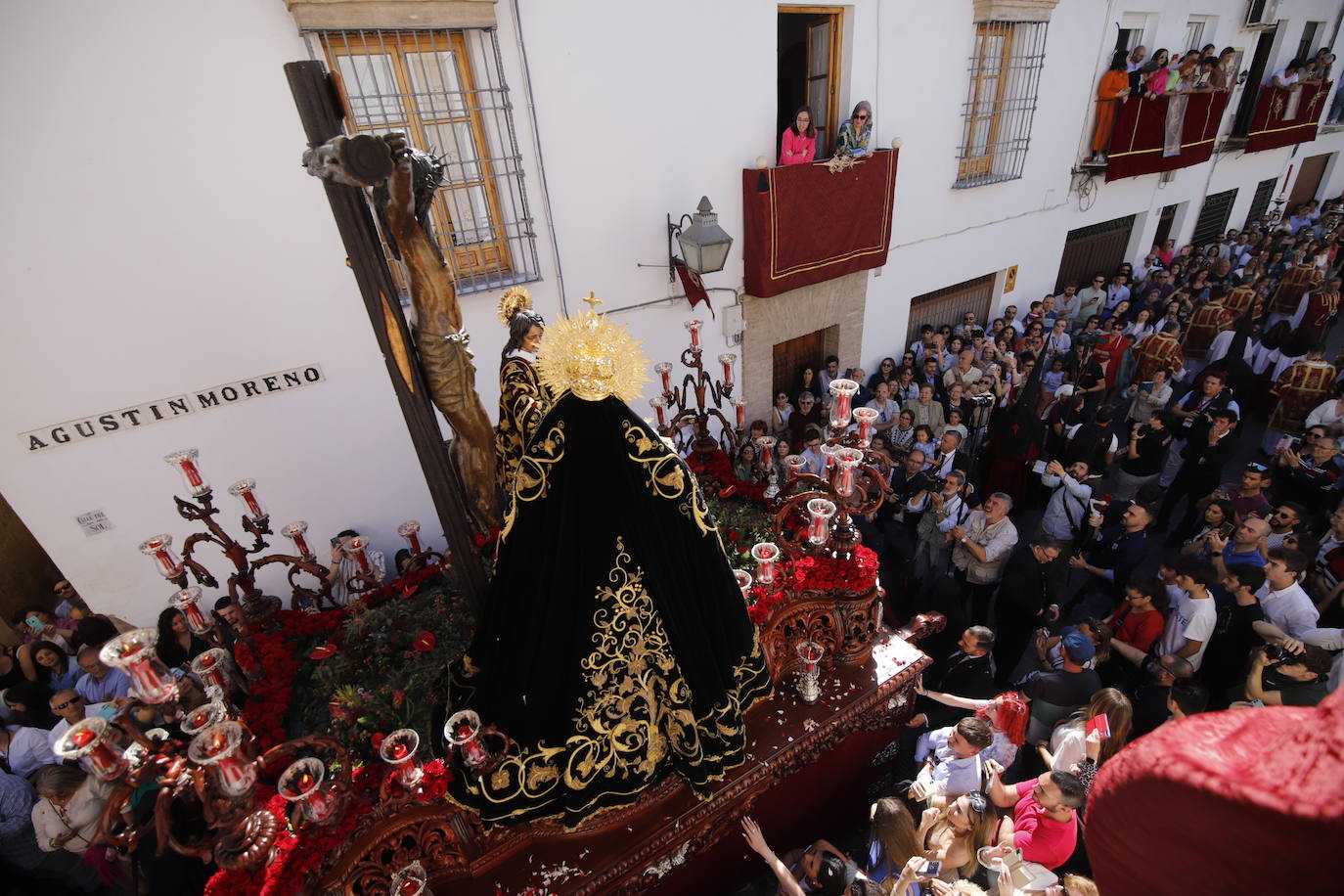 El multitudinario desfile de las Penas de Santiago de Córdoba el Domingo de Ramos, en imágenes